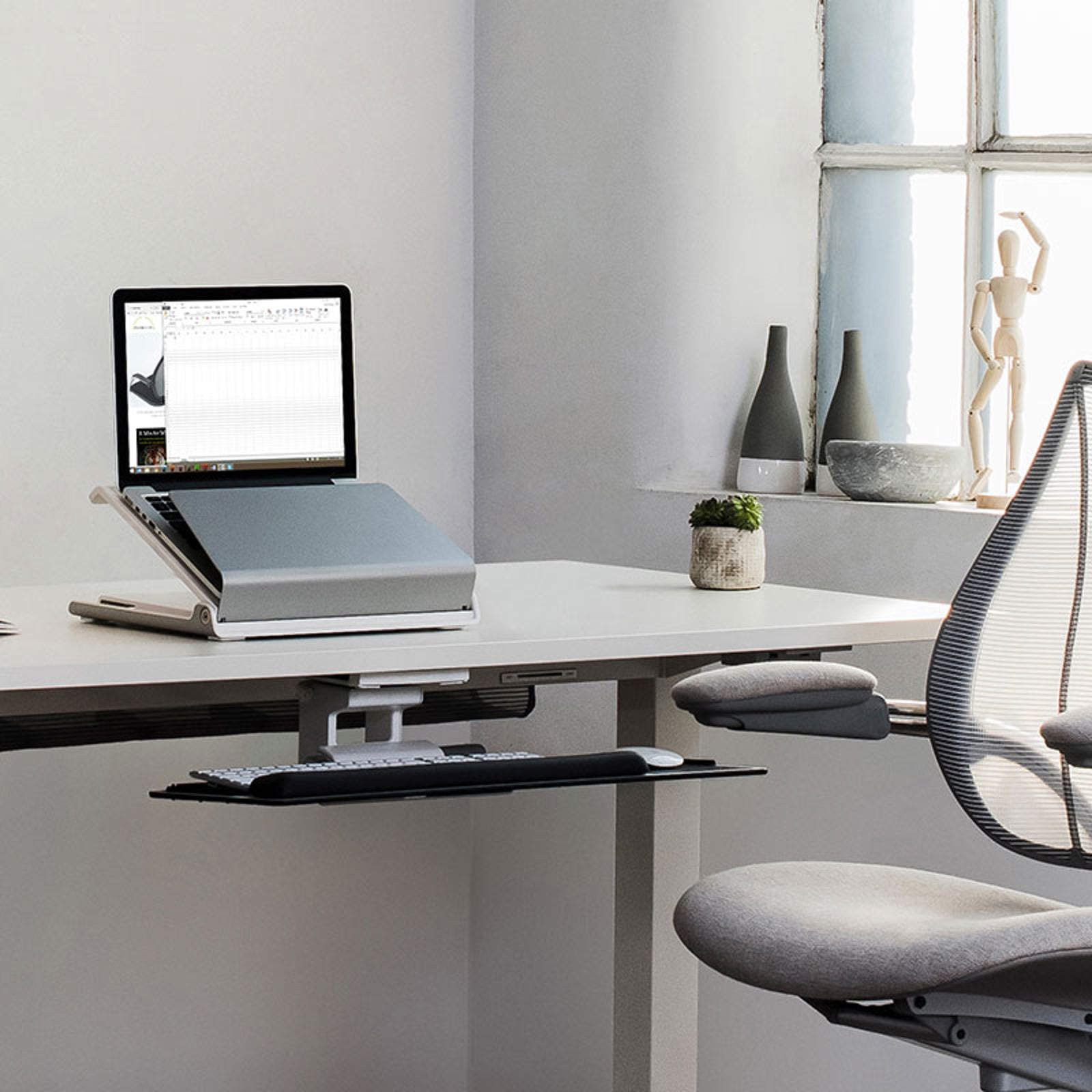 L6 LAPTOP HOLDER